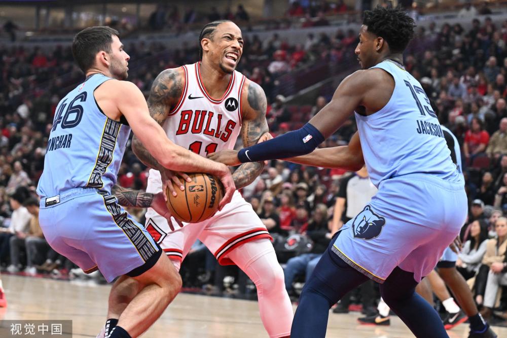 也突出了年 也突出了年