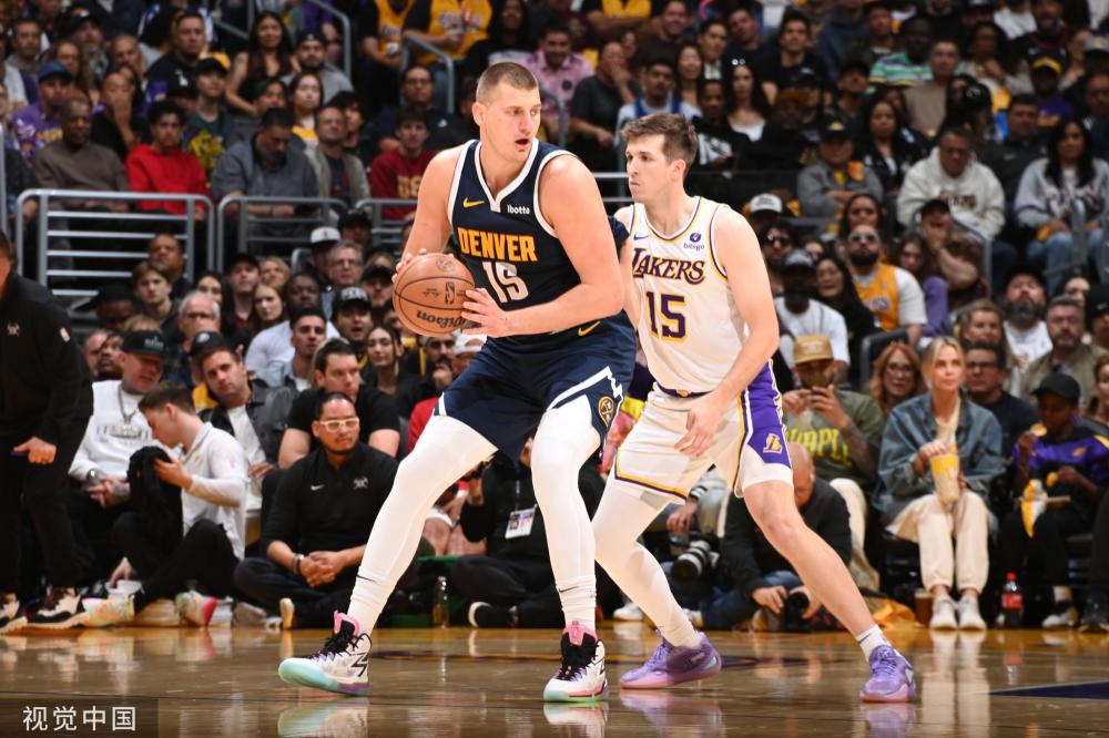 防守的推搡 防守的推搡